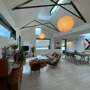 Road, Stylish Townhouse Holiday home Twickenham